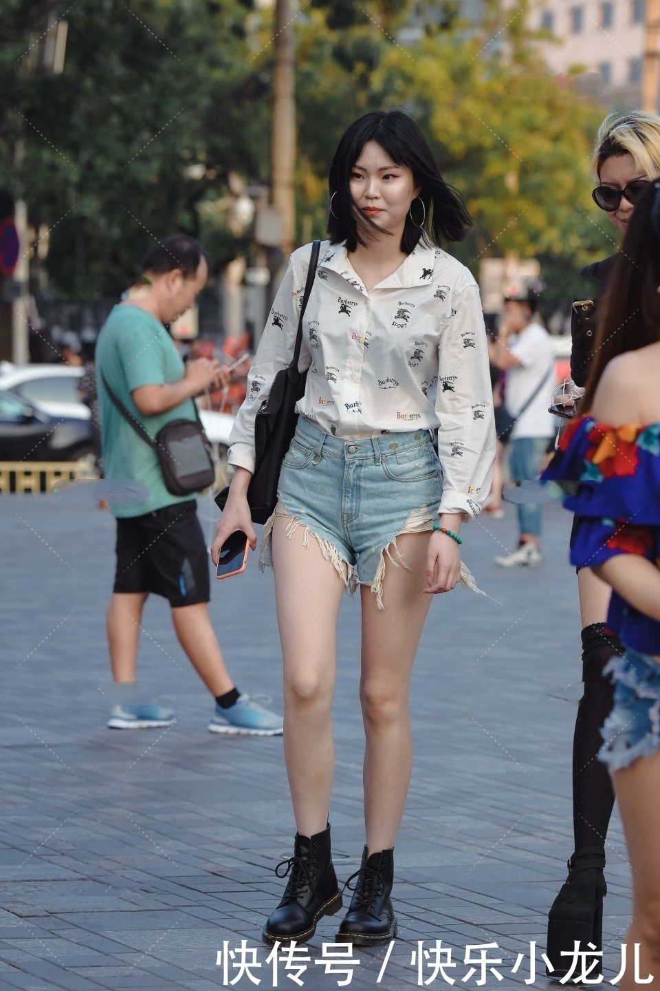 设计感十足的牛仔裤，高级时尚，塑造个人风格