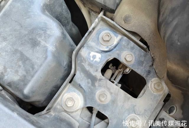 变形|报价15万的英菲尼迪FX35,内饰破烂大梁变形,妹子敢上车?