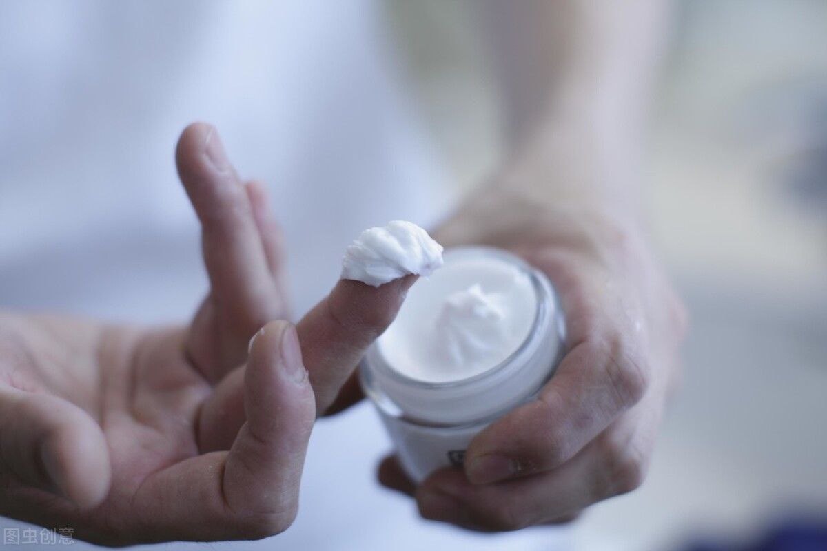 网红摘下口罩，不忍直视，浙二专家说：这样用护肤品，真的会烂脸