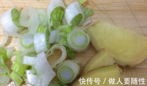 老中医|你还在吃红豆薏米吗?老中医告诉你,祛湿“它”更好100倍!