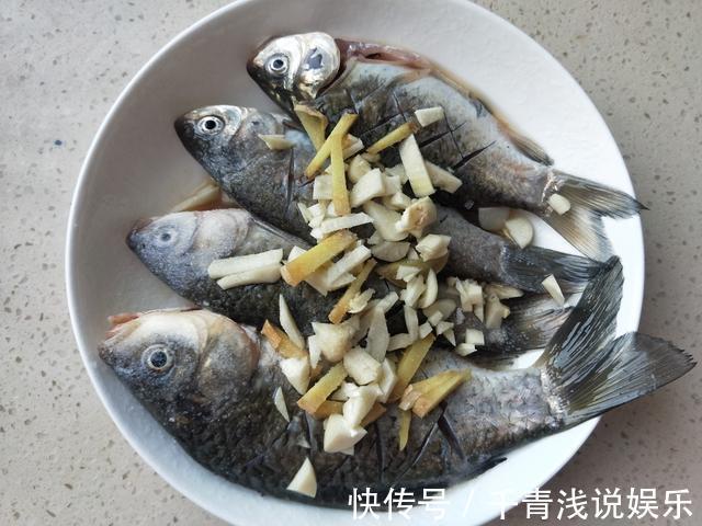 剁椒|把鲫鱼清蒸了：味道不是一般的鲜，做法还简单