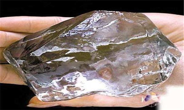 传奇巨钻竟是散步偶得,最大4颗英王独享,105颗钻石分散世界各地