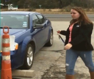 |搞笑GIF：人生难免磕磕碰碰，尤其是过河的时候