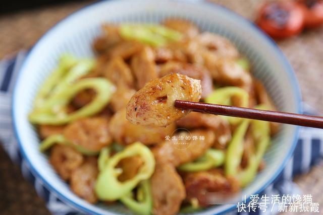 倒入|头一次吃它,香辣劲道,大过瘾,素菜吃出烤肉味,谁也没想到