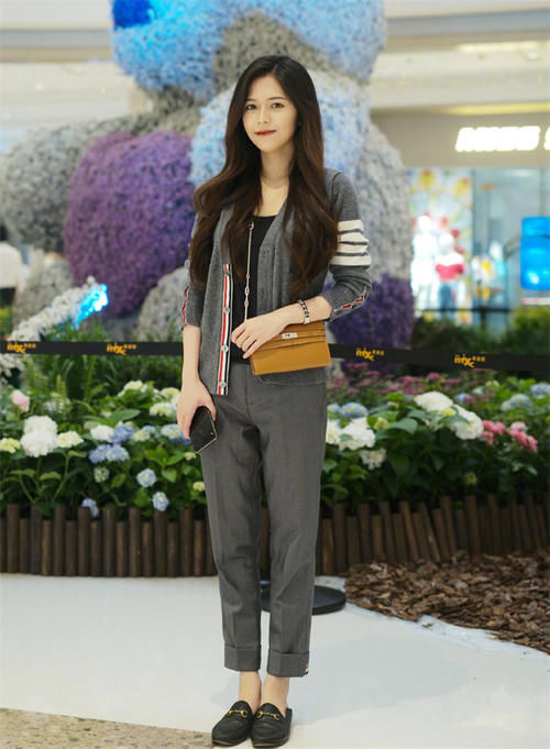 烟管 开衫+烟管裤=今秋王炸组合，洋气显瘦，你不穿一次都不知道有多美