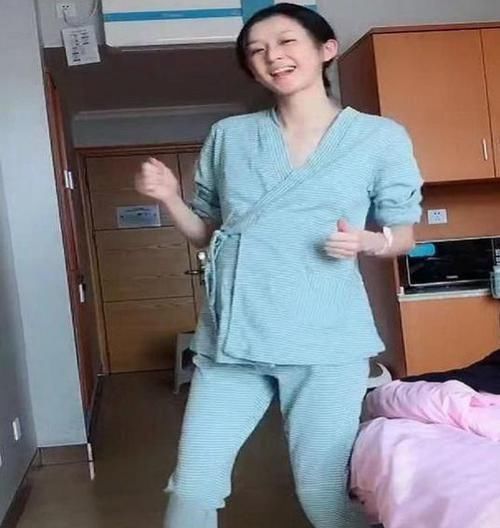 怀孕期间|“最苗条孕妈”走红,病房内跳舞催生,网友疑惑:真的怀孕了?