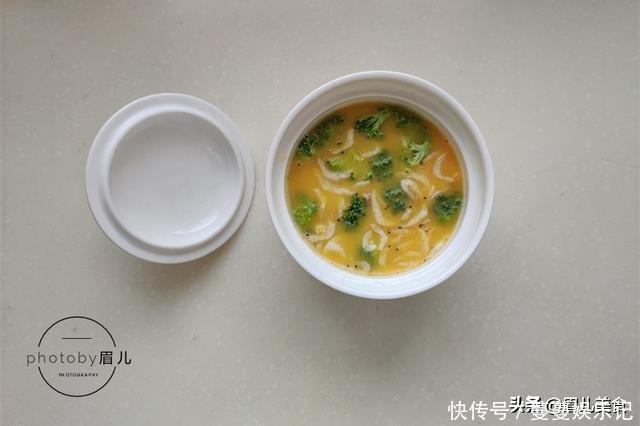 鸡蛋加这两样一起蒸,营养翻倍味道香,早餐给孩子吃相当不错