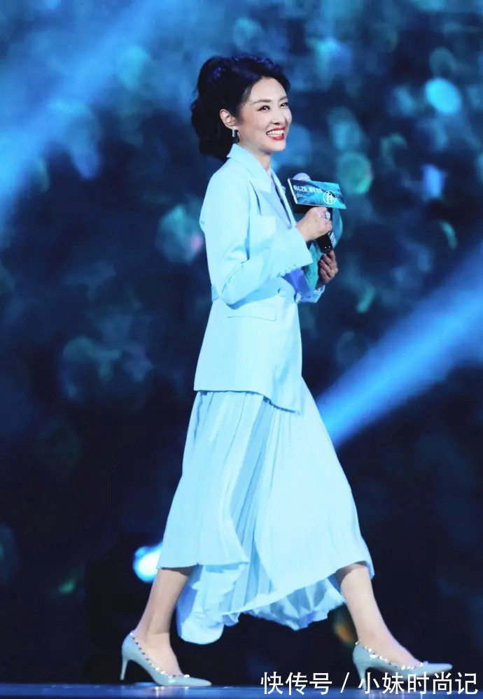 美感|周涛原来是“西装达人”,利用点缀修饰发搭配,减龄又优雅