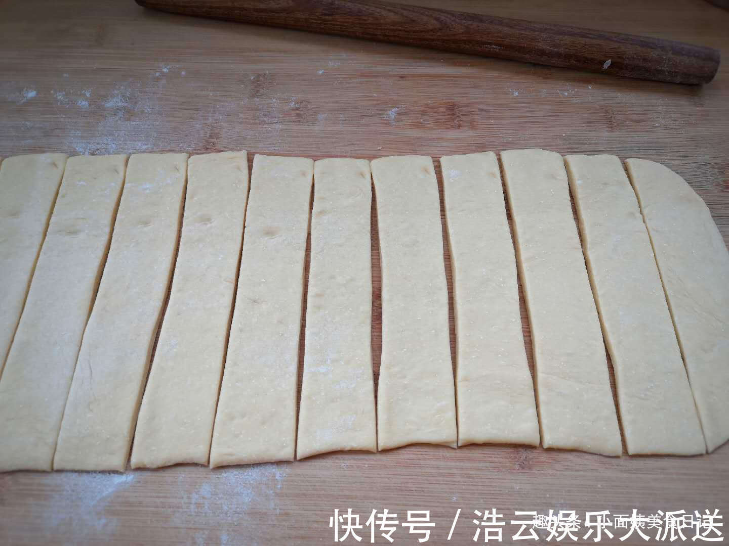小苏打|炸油条用泡打粉、小苏打全错,油条店老板教你正确做法,金黄酥脆