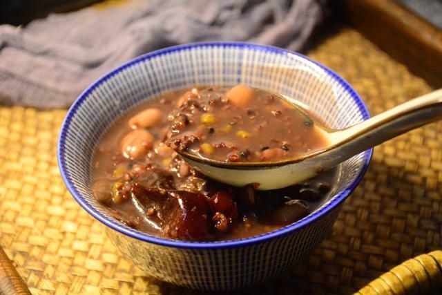  腊八粥里都有哪八样食材？教你正确做法，香甜糯滑，营养又好喝