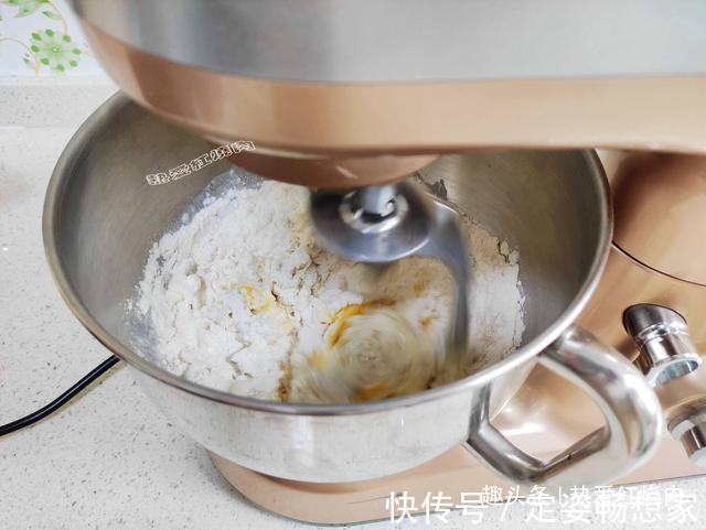 吐司|用这方法做的吐司拉丝效果更好,因为放了红豆沙,放三天也很软