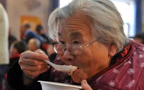  晚上|长寿老人晚上不吃3类食物，会严重威胁健康，多数人却无法分离！