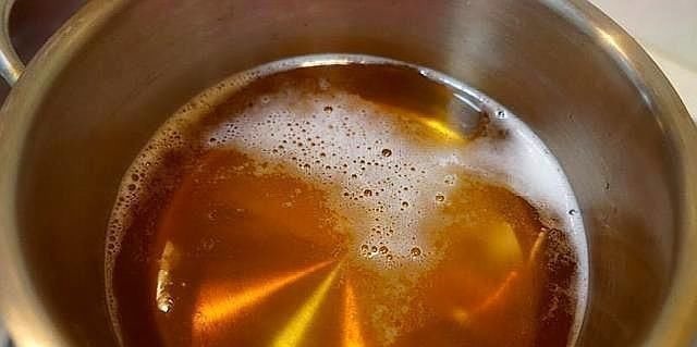 养花土“板结”,2种“水水”浇盆里,土壤疏松透气像“面包”