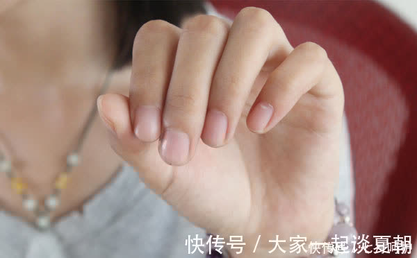 空腹血糖|量血糖时，选早上好还是晚上好？测血糖的正确姿势是什么样的？