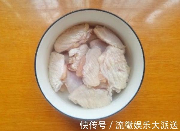 鸡翅最简单做法，不用油不用水，烤一烤色泽金黄更有食欲