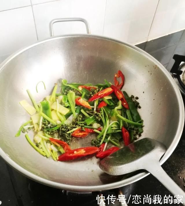 过年家里聚餐，推荐10个干烧菜，不用加水，烧出来特别下饭，还香