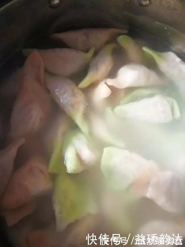 包饺子|用它包饺子,比韭菜好吃,比包子好看,鲜嫩味美香气十足