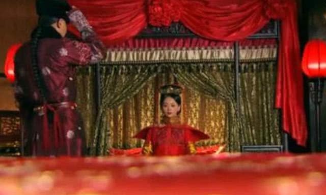 世袭|清朝除皇室外谁的后台最硬？他是首批三个世袭罔替的蒙古亲王之一