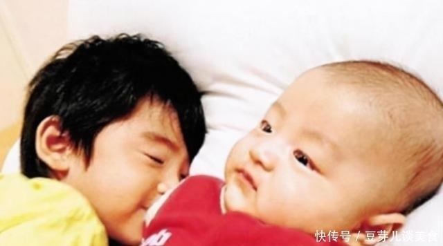 妈妈|妈妈出去买菜,9岁儿子自告奋勇照顾1岁妹妹,回来后宝妈后悔了