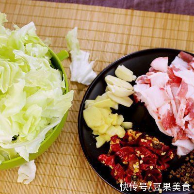 想吃|这#用美食,讲故事#手撕包菜连吃3天了!明天还想吃