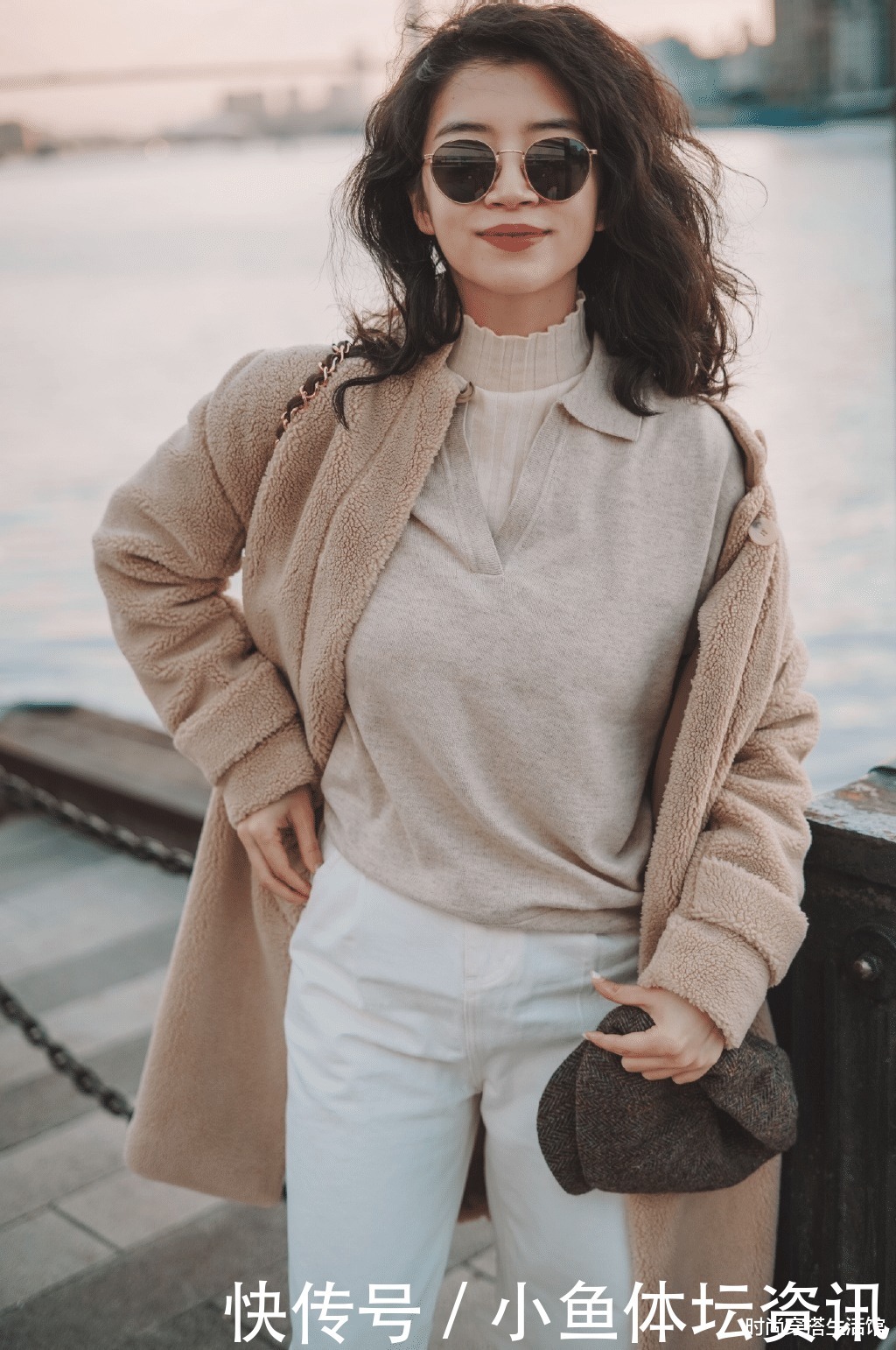 大衣|风衣已不兴了,今冬流行的“羊羔绒大衣”,瞧三木这样穿美极了