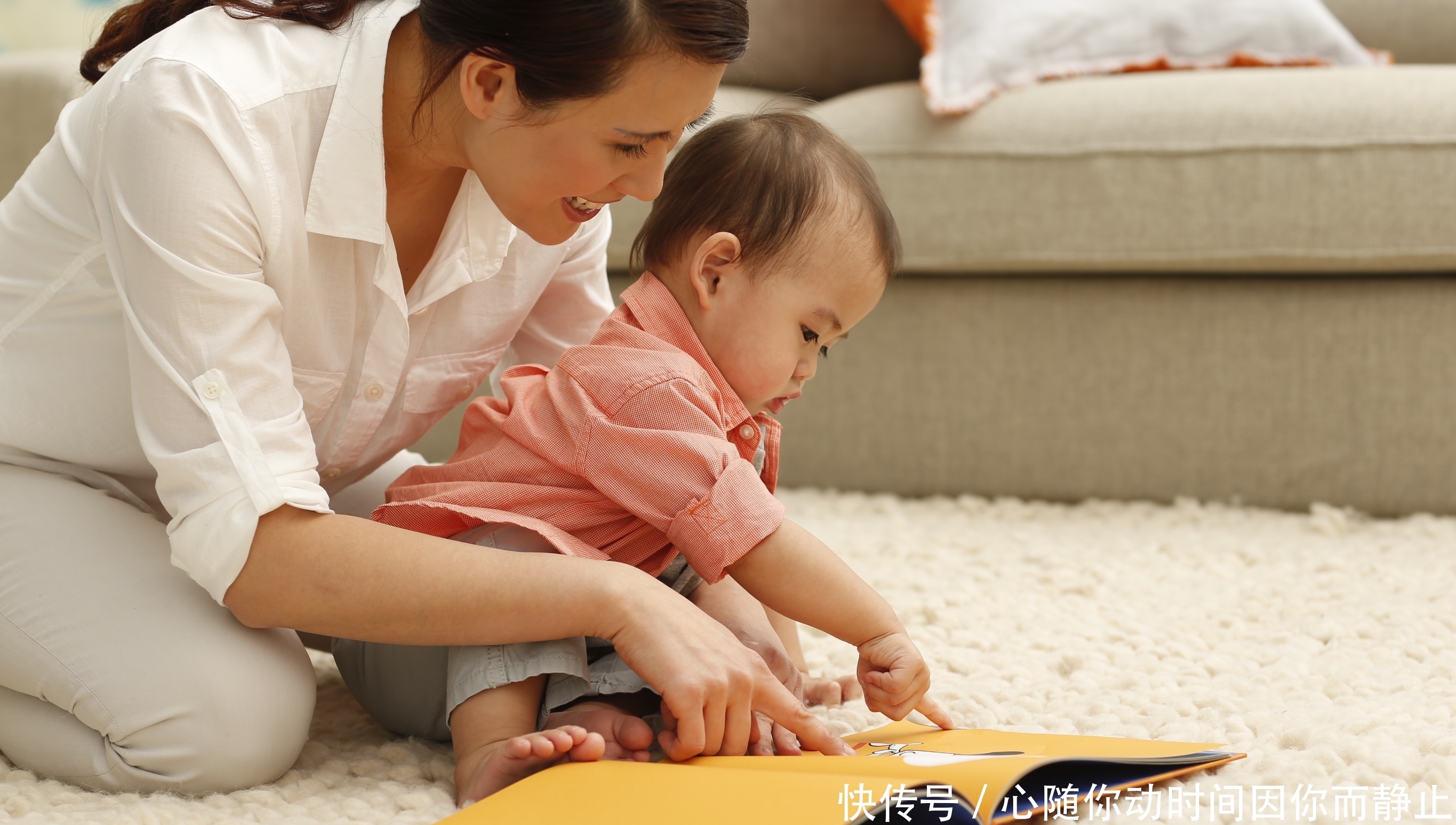 步骤|如何训练宝宝爬行?妈妈按照以下步骤来,不愁宝宝学不会