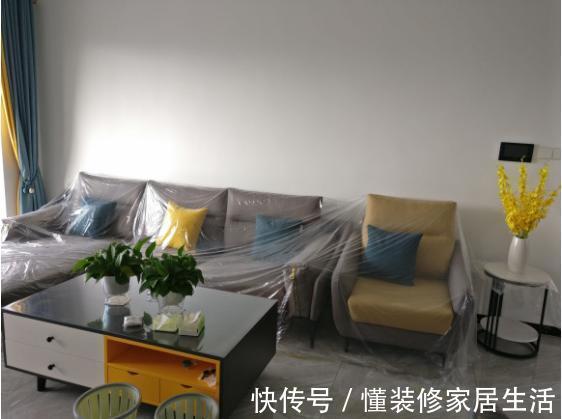 布艺沙发|90平三房两厅送入户花园，12万硬装包全屋定制柜，朋友都来参观
