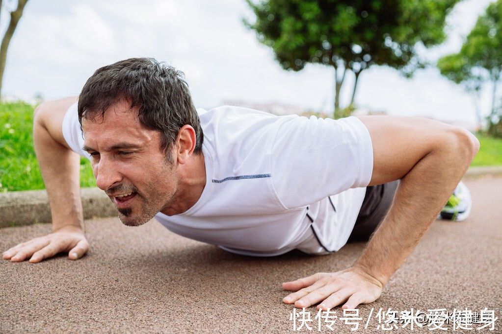 动作|快速练出胸肌的方法，练好这3个动作，拥有饱满厚实的胸肌