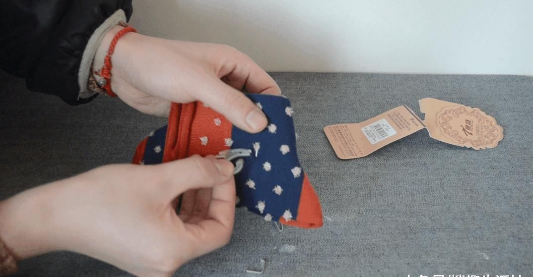 原来袜子上的挂钩还有这个妙用, 看到的人没有一个不夸好的