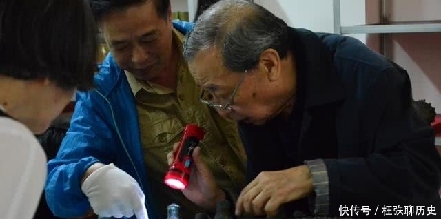 考古专家|40多岁的男墓主,墓里有21个女孩和他的一条狗,专家:心机男