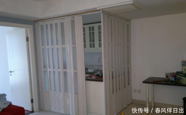 吊轨门|越来越多人厨房不装推拉门装这个，效果至少好十倍，实在太聪明了