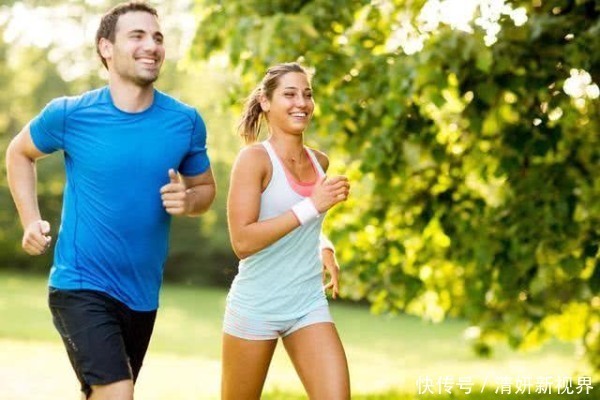 医生|动不动就出汗的人和很少出汗的人，哪种更健康让医生告诉你答案