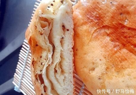  烙饼时，开水烫面还是加鸡蛋？早餐摊主：都不对，教你正确做法