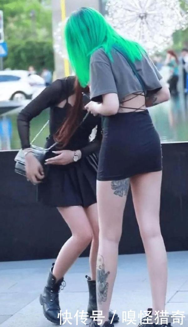 小编|街拍美女:看来,没人知道小姐姐这衣服是怎么穿上身的吧?