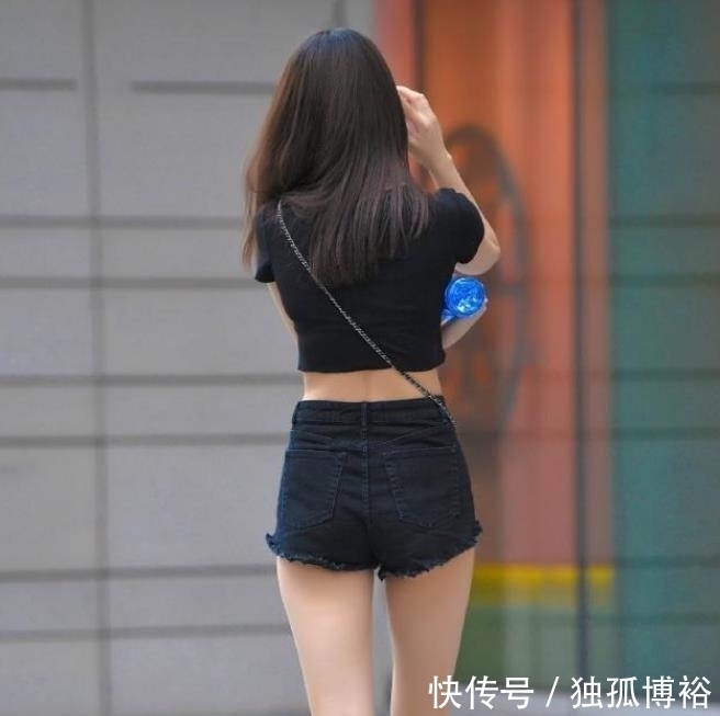 身姿|美女街拍身姿美丽的小姐姐,靓丽穿搭,活泼又可爱
