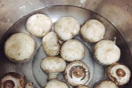 ? 西蘭花配“它”炒, 絕對夠“香”! 營養豐富還能美容養顏