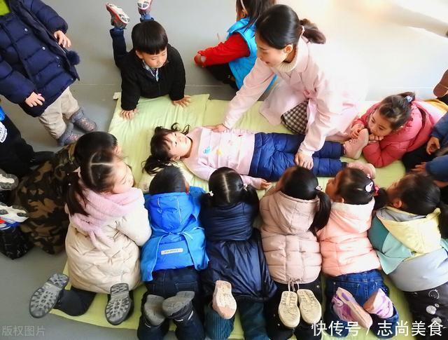 冬季|冬季给孩子穿衣服，这样的方式最不可取！会让孩子受累、还受罪