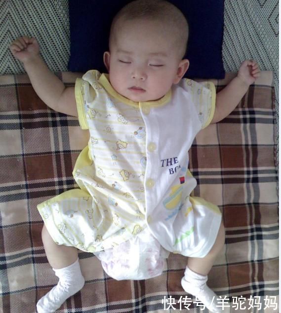 父母|孩子的“睡姿”能暗示“性格”?若你家娃是第一种，父母偷着乐吧