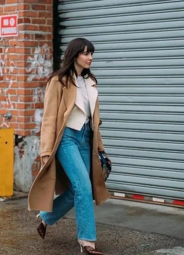 不管大衣还是羽绒服，女人少买黑色，这几种颜色更高级，好看减龄