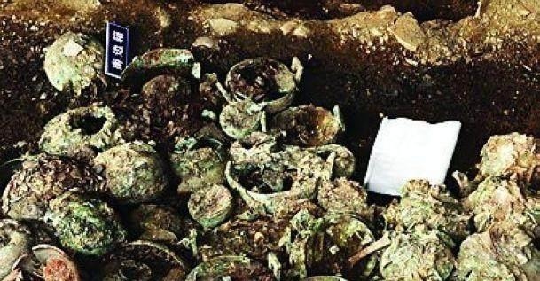 齐鲁#一山包突然泉涌不止,考古队迅速赶到中国的金字塔埋着国王!