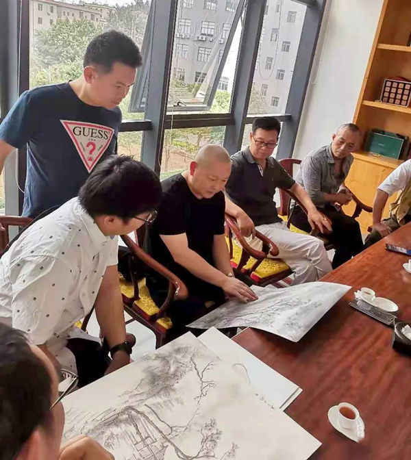 作品展!【展览现场】郑瑰玺大景花鸟画展暨中国玉雕大师作品展火热进行中