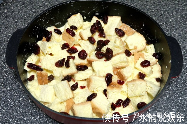 剩面包换个吃法，加两个鸡蛋半袋牛奶，变身美味甜品，孩子更喜欢