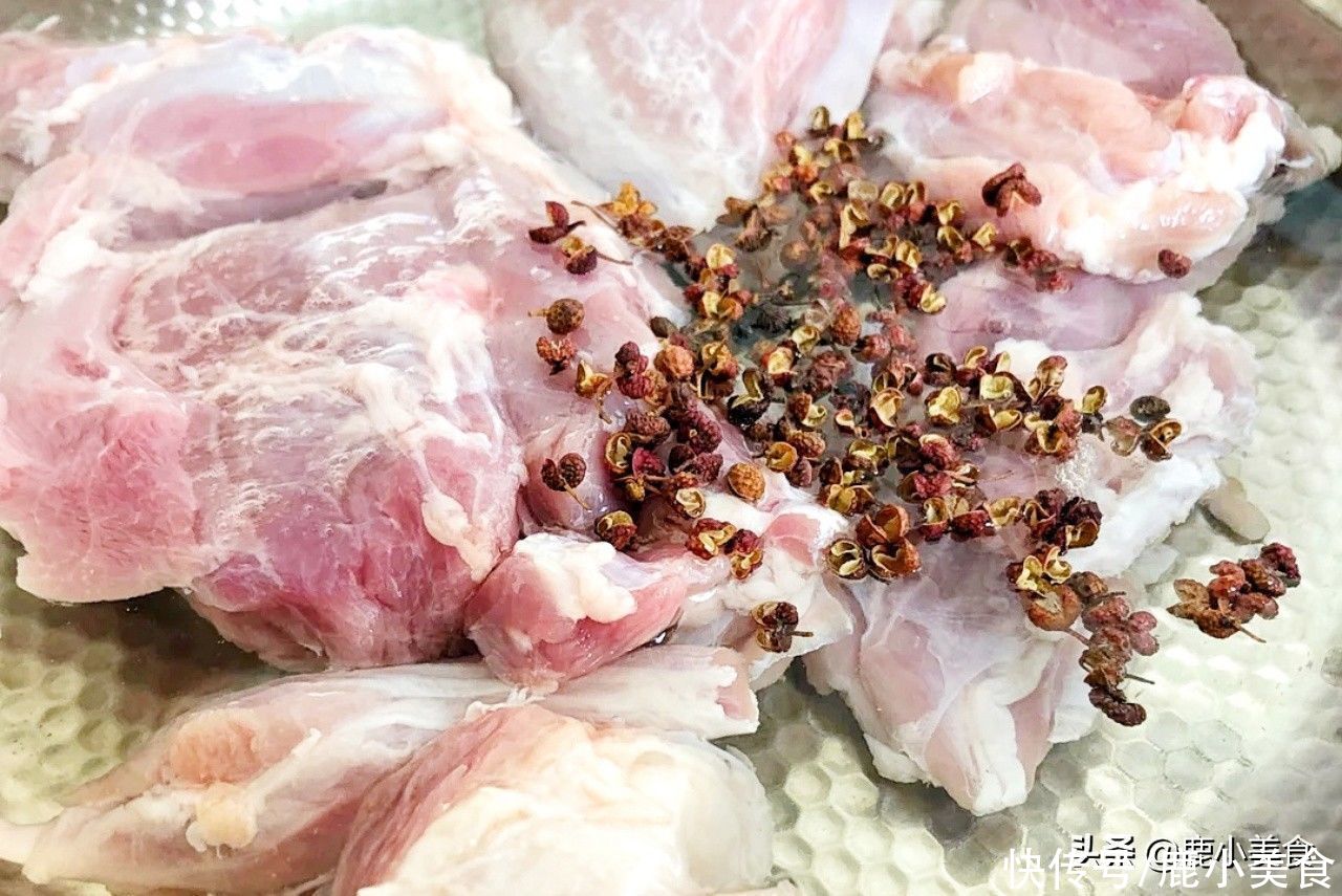 羊肉汤|炖羊肉，记住“忌1物、放3料”，羊肉酥嫩鲜香，羊汤鲜美无杂味