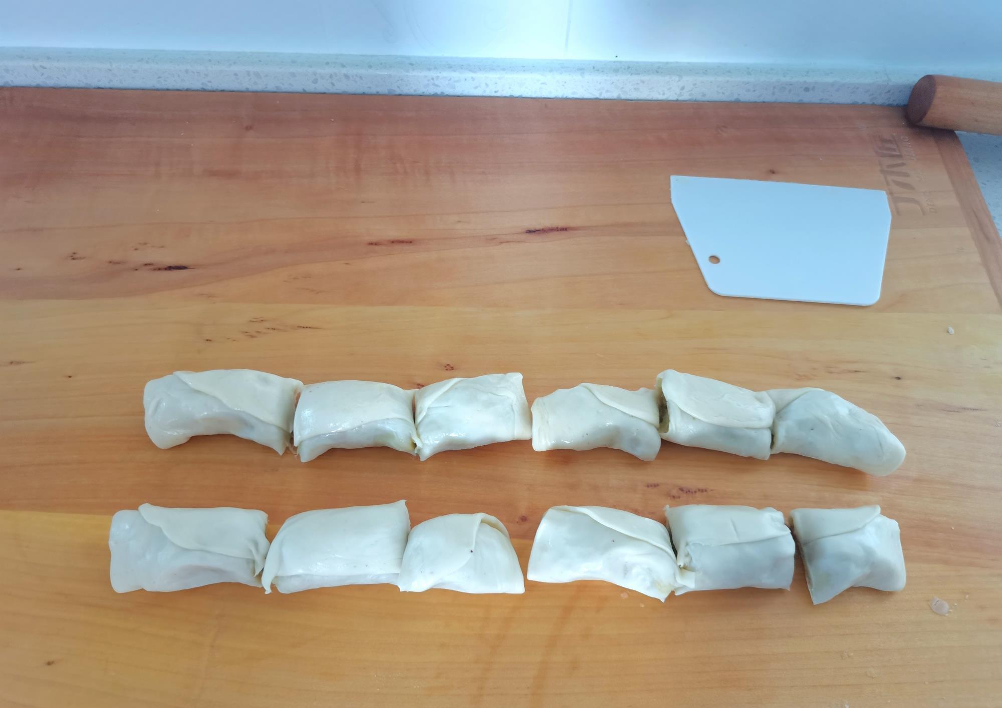 手抓饼的经典吃法,简单一卷,10分钟上桌,外酥里甜,外面买不到