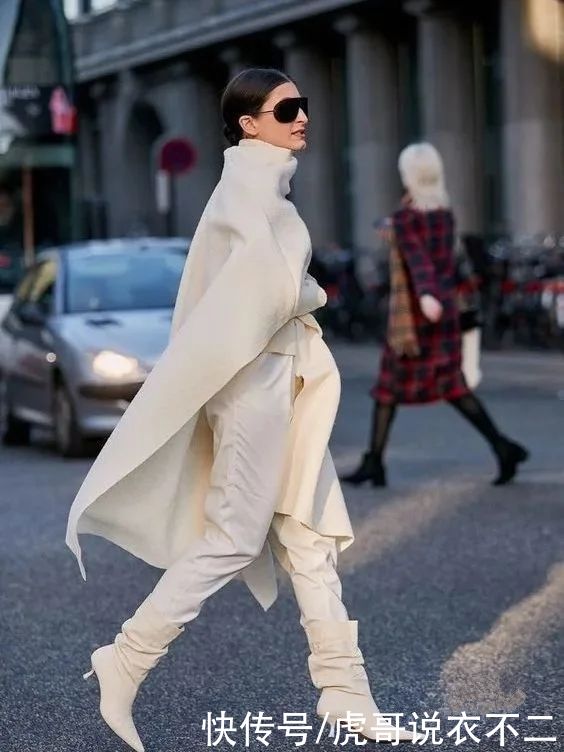 冬末别总穿基础款大衣，斗篷式大衣才是时尚C位，遮肉显瘦大气场