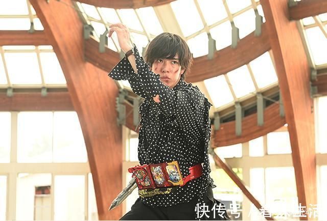 形态|假面骑士圣刃：超越星尘龙的最强形态 超频运作的觉悟约定之龙