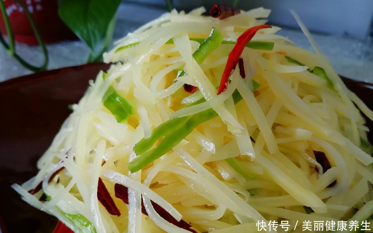 土豆丝|炒土豆丝,先放醋还是后放醋很多人搞错,难怪土豆不脆爽还粘锅