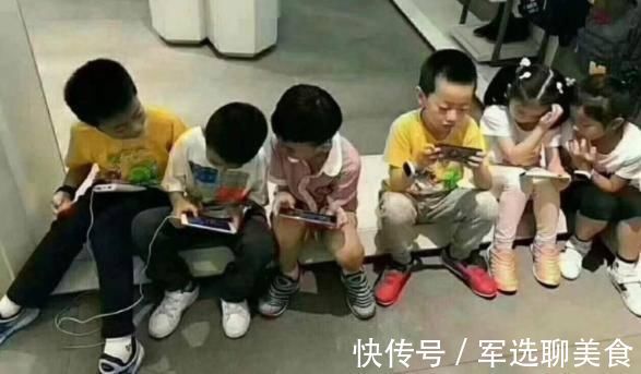 晓梅|经常玩手机和不玩手机的孩子,10年后性格差别明显,家长应该重视