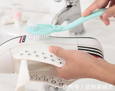 小苏打 白色鞋子发黄怎么办教你清洗鞋子的3个小窍门,保证洁白如新