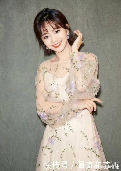 圆脸的女生尽量避开中分，显脸大还俗气，这4款发型更适合你